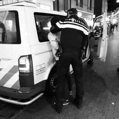 Wijkagenten houden messentrekker aan tijdens meet & greet