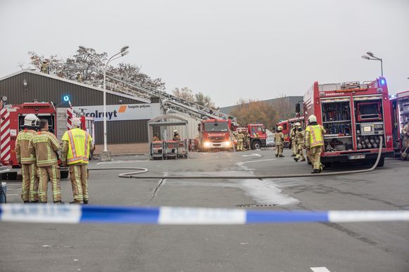 Uren Werk Met Dakbrand Bij Colruyt Filiaal Sint Pieters Leeuw In