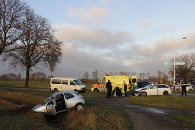 Vrouw lichtgewond na zwaar ongeluk in Westerbeek