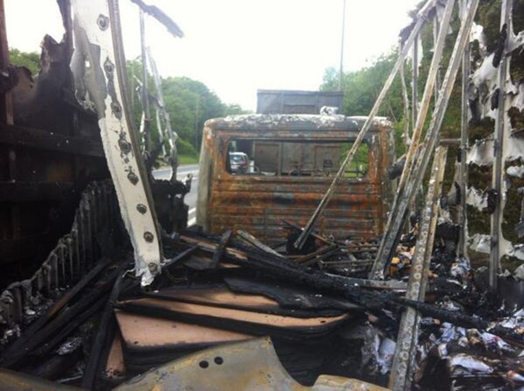 Campagnewagen Ben Weyts in brand gestoken | De Morgen