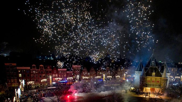 Experiment Nieuwmarkt Amsterdammers Meten Fijnstof Na Vuurwerk Zelf Amsterdam Ad Nl