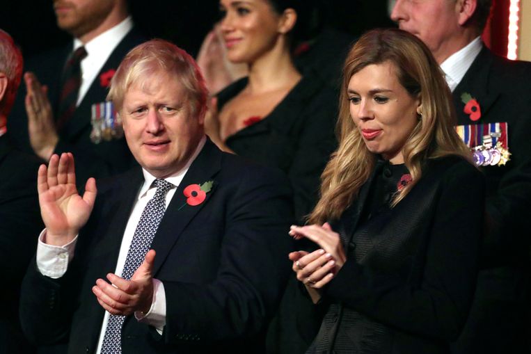 Boris Johnson en partner Carrie Symonds verloofd en in ...