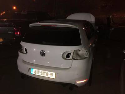 Domper na de vakantie: stel vindt auto gestript terug op vliegveld