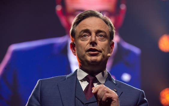 Bart De Wever (N-VA) verhoogt de druk op Koen Geens (CD&V), maar haalt het ook iets uit?