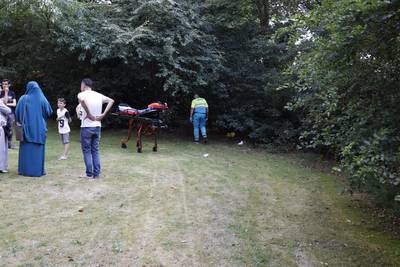 Jongen gewond bij val uit boom in Ede, traumahelikopter ter plaatse