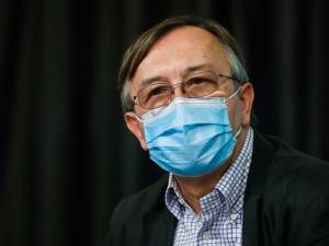 “À ce rythme les chiffres doubleront tous les neuf jours” - un pic de 4.600 infections lundi, un record