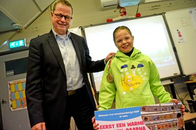 Lotte (8) uit Delden maakt de mooiste warme trui