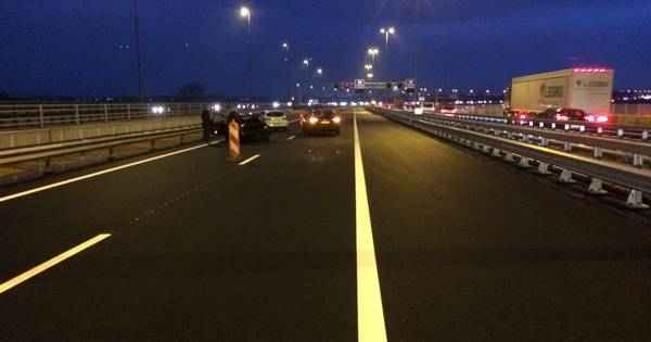 Ongeval op A50 bij Valburg, flinke files vanuit het zuiden - De Gelderlander