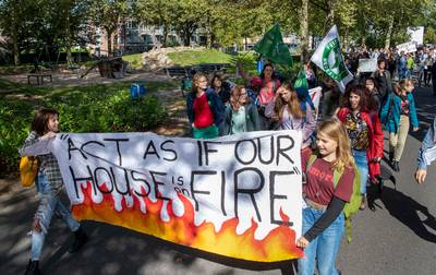 Scholieren staken voor het klimaat: ‘Het gaat helemaal de verkeerde kant op’