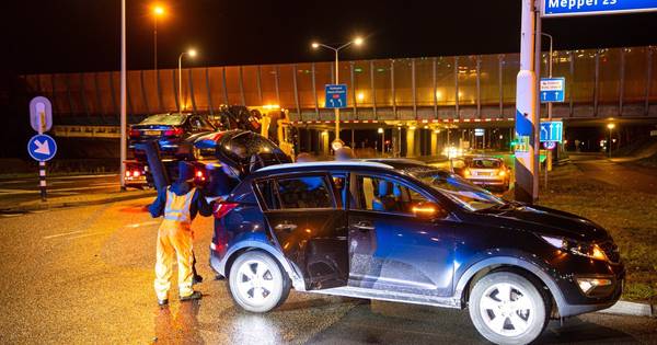 Twee ongelukken op een dag, maar geen paniek over kruising en verkeerslichten Ceintuurbaan in Zwolle.