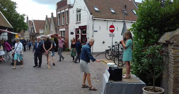 Vlas zwingelen trekt bekijks in Dreischor