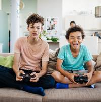 7 tips als je kind te veel aan het gamen is