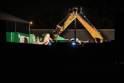 Wiettrailers vernietigd naast afgebrande loods op bedrijventerrein Westkanaaldijk