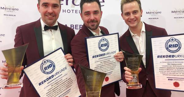 Schlagertrio uit Tolkamer wint award in Berlijn en deelt recordaantal handtekeningen uit