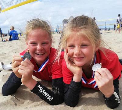 Zusjes uit Noordijk tweede op NK Beachvolleybal