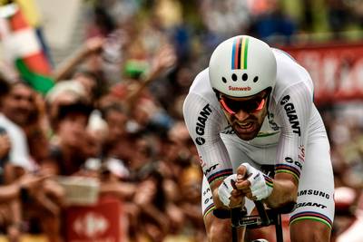 Dumoulin wint tijdrit: 'Ongelooflijk, ik ga hier heel hard van genieten'