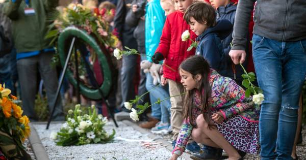 Zo herdenkt de regio: dodenherdenking in beeld | Bevrijdingsdag 2019 - De Stentor