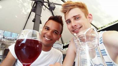 Homokoppel na verrassingsreis: We werden uitgescholden en belaagd