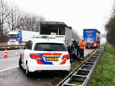 Paard ontsnapt uit trailer op A12, snelweg in beide richtingen afgesloten