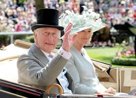 De Windsors arriveren in stijl met een nieuw gezicht in hun midden