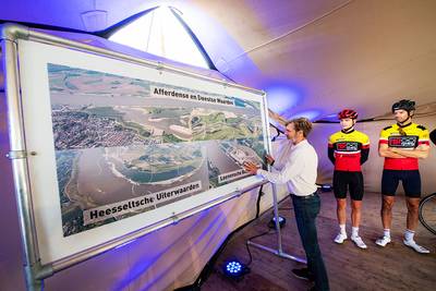 Langste ‘meestromende nevengeul’ bij Deest officieel geopend