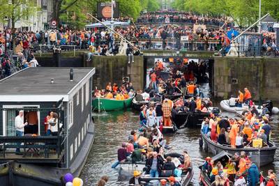 Amsterdam legt varen aan banden