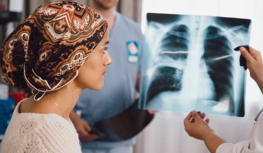 Via een foto van het gezicht bepaalt een algoritme de kans dat iemand kanker overleeft: ‘De voorspellingen zijn vrij accuraat’