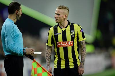 Hoe lang houdt Fraser vast aan Alexander Büttner?