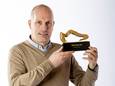 Philippe Clement met de trofee voor 'Trainer van het Jaar'.