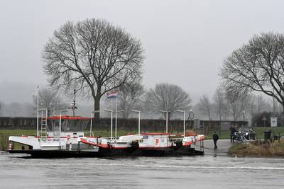 Veerponten uit de vaart vanwege hoge waterstand