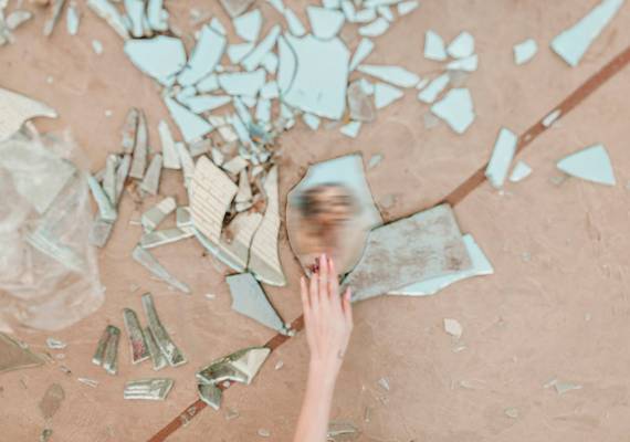 Linda werd verkracht door een jongen die ze thuis had uitgenodigd: “Mensen zeiden: hoe kón je zo stom zijn?”