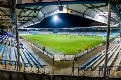 In voorjaar weer bier drinken op tribune De Graafschap