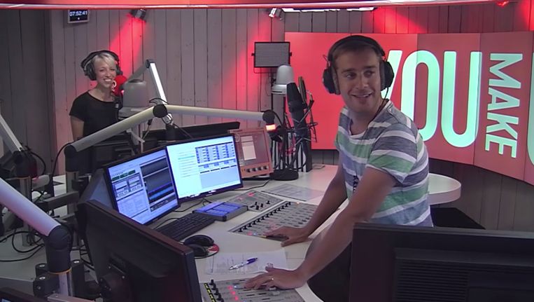 Bart De Wever En Qmusic Presentatoren Sam En Heidi Lachen Om De Superkut Van Lynn Wesenbeek Binnenland Nieuws Hln