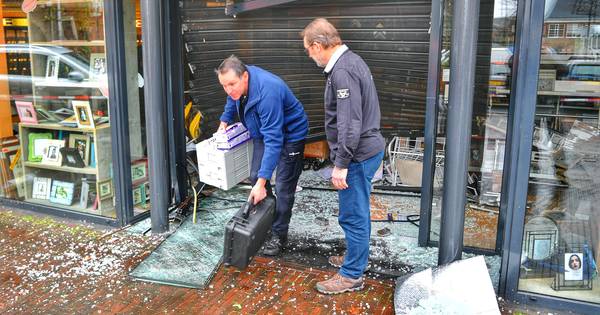 Ravage bij fotozaak Budel na vijfde ramkraak: 'Ik heb keihard hun kenteken en signalement geschreeuw