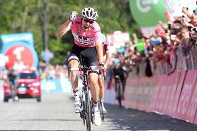 Tom Dumoulin rijdt Profronde in Tiel