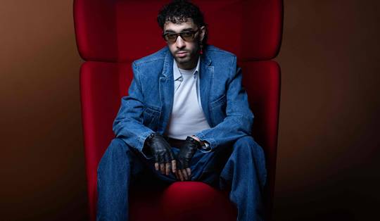 De Franse pianist die de klassieke wereld doet fronsen: ‘Ik help het beroep van zijn oubollig imago af’