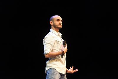 Farbod Moghaddam is winnaar van Leids Cabaret Festival