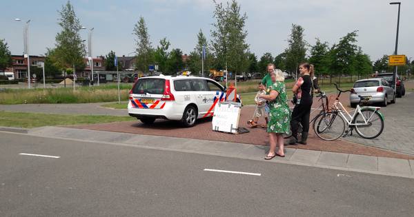 Chaos in Teteringen; bewoners blokkeren de weg naar hun eigen wijk