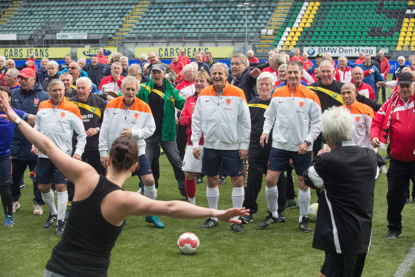 Oldstars doen kalmpjes aan in het ADOstadion Foto AD.nl