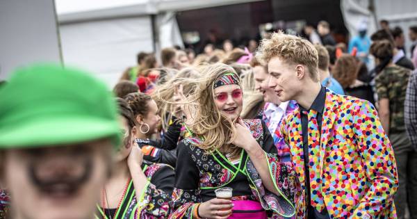 14.000 carnavalsvierders in Albergen: 'We kunnen zo overdrijven met weercodes' - Tubantia