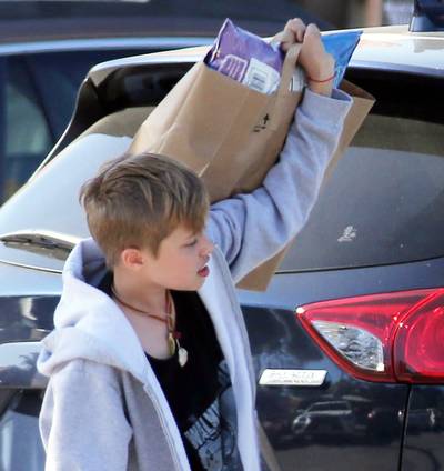 'Dochtertje (11) van Angelina en Brad krijgt hormonen om jongen te worden'