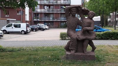 Kinderen dansen voortaan 80 meter verder