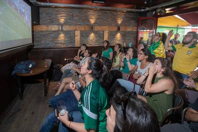 Brazilianen en Mexicanen zien samen hoe Mexico verliest bij El Doctor in Wageningen