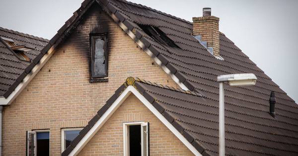 Politie stuurt per ongeluk pornolink in sms-alert dodelijke brandstichting - De Gelderlander