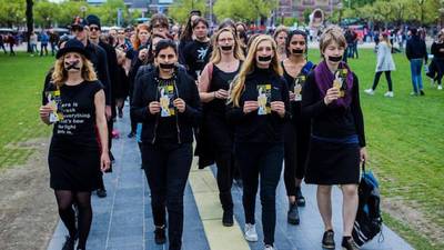 Klimaatactivisten protesteren bij Van Gogh Museum