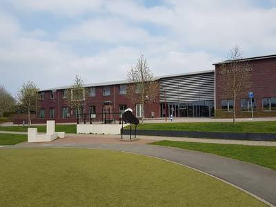 Politie treedt op tegen hangjeugd Elst