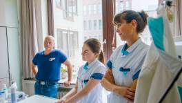 Astrid Coppens verrast patiënt Daisy met hartverwarmend cadeau in ...