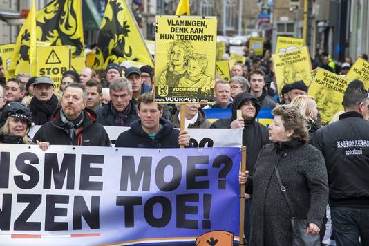 Gand manifeste pour et contre les réfugiés | Home | 7sur7.be