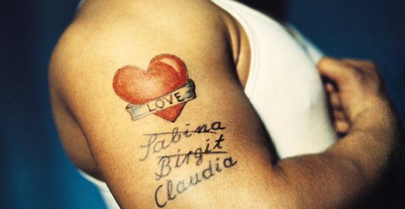 De naam van je lief laten tatoeëren not done? “Elke dag krijg ik zo’n tortelduif over de vloer”, zegt tattoo-artiest Jasper De Jonge