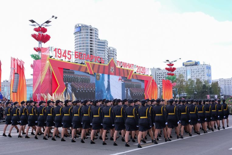 Hoezo Corona In Wit Rusland Gaat De Militaire Parade Gewoon Door De Volkskrant